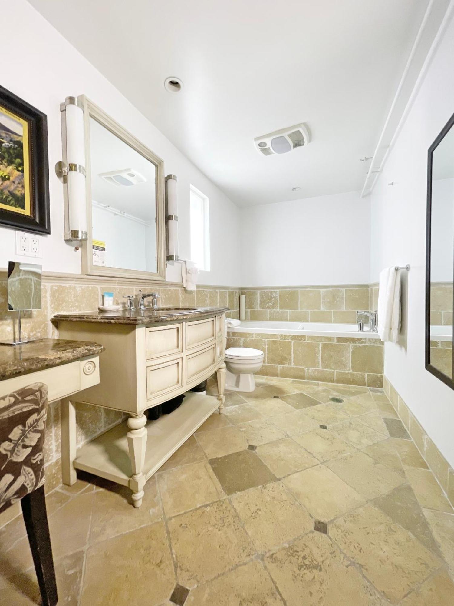 Catalina Courtyard Suites Avalon Esterno foto