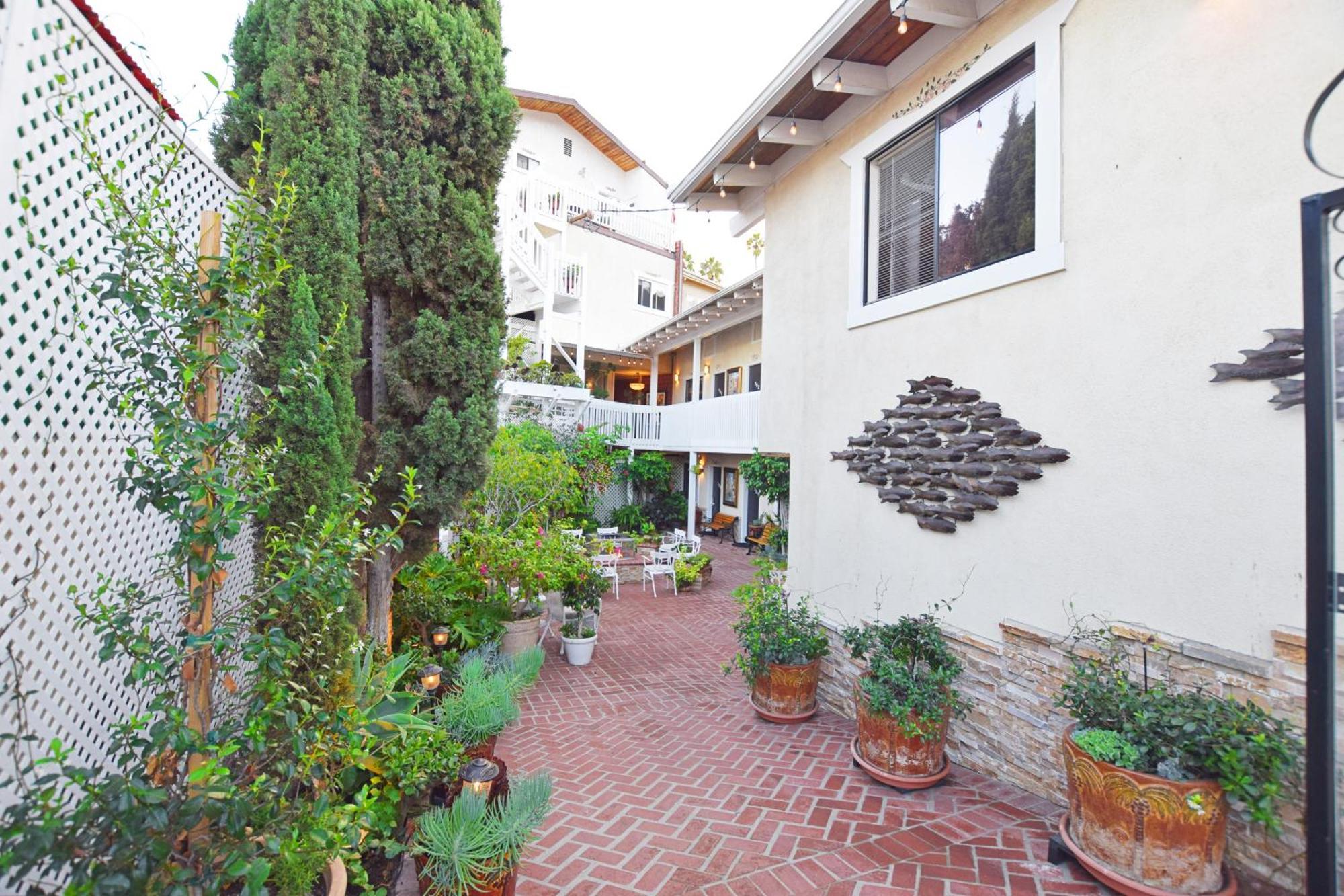 Catalina Courtyard Suites Avalon Esterno foto